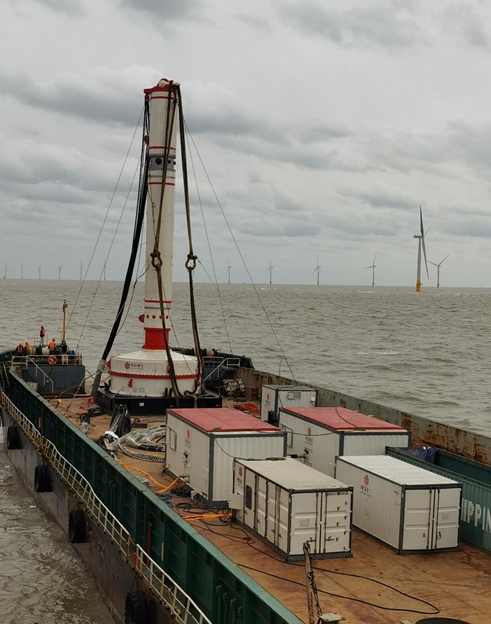 液压打桩锤作业